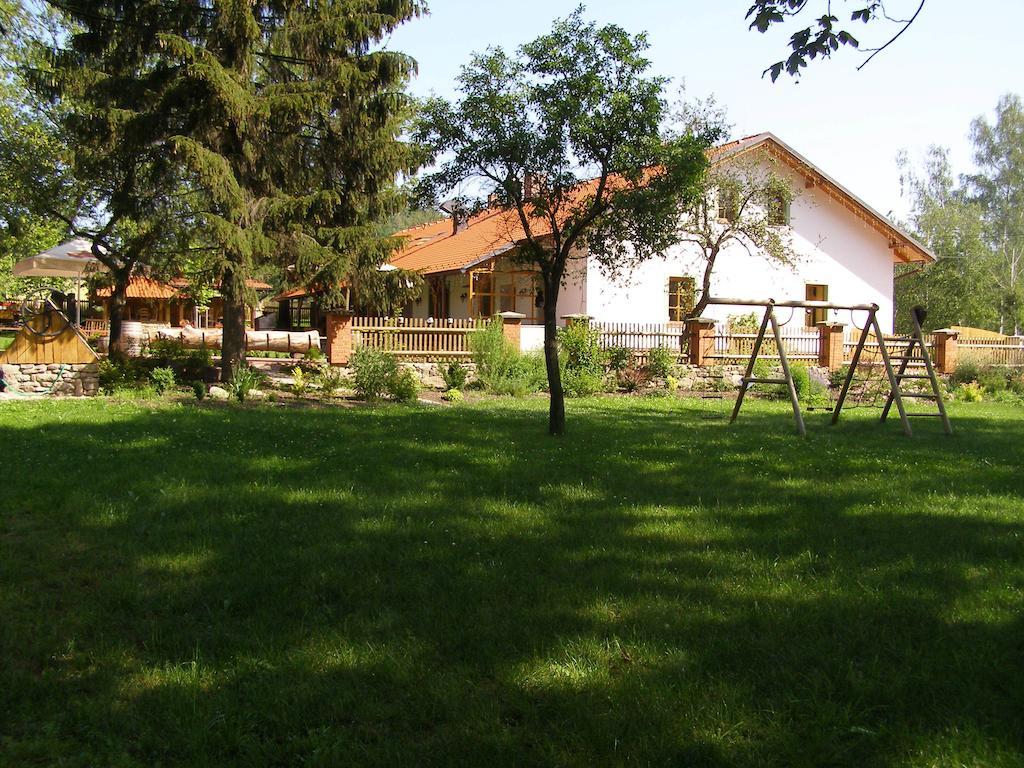 Hotel Na Statku Mirosov Mirosov  Exterior photo