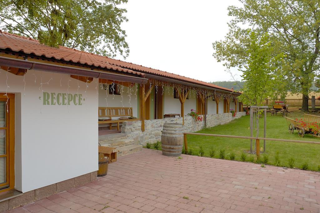Hotel Na Statku Mirosov Mirosov  Exterior photo